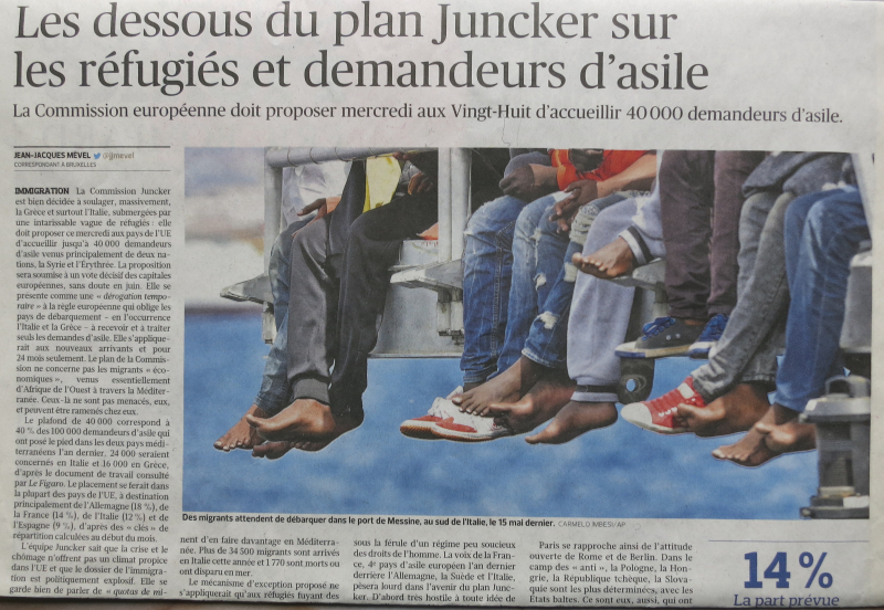 10b. Des migrants attendent de débarquer dans le port de Messine au sud de l'Italie le 15 mai dernier. Le Figaro mercredi 27 mai 2015. @Carmelo Imbes::AP 10b. Des migrants attendent de débarquer dans le port de Messine au sud de l'Italie le 15 mai dernier. Le Figaro mercredi 27 mai 2015. @Carmelo Imbes::AP