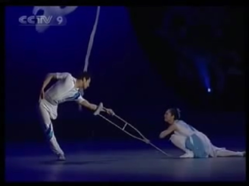 42j. Danseurs chinois handicapés. Capture d'écran de vidéo_IMG_8482_1024